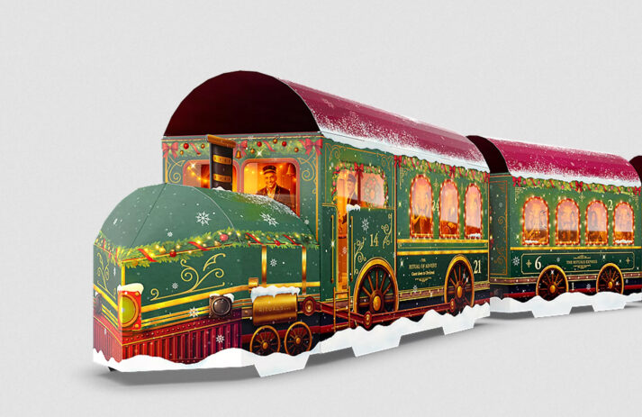 Der Rituals Premium Adventskalender 2026 steckt voller Beauty-Überraschungen, sorgt für festliche Vibes und kommt in Form eines dekorativen Zuges. Auf sonrisa gibt es zum Auftakt der Serie 